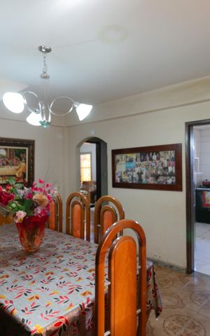 Casa à venda com 420m², 4 quartos e 4 vagas Casa à venda com 420m², 4 quartos e 4 vagasCopa