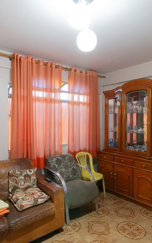 Casa à venda com 420m², 4 quartos e 4 vagas Casa à venda com 420m², 4 quartos e 4 vagasCopa