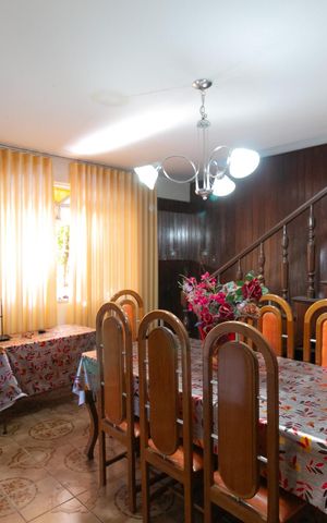 Casa à venda com 420m², 4 quartos e 4 vagas Casa à venda com 420m², 4 quartos e 4 vagasCopa