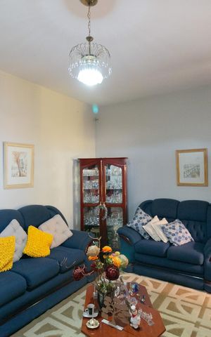 Casa à venda com 420m², 4 quartos e 4 vagas Casa à venda com 420m², 4 quartos e 4 vagasSala