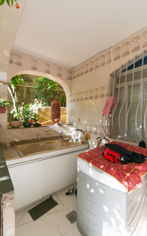 Casa à venda com 420m², 4 quartos e 4 vagas Casa à venda com 420m², 4 quartos e 4 vagasÁrea de Serviço