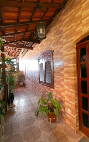 Casa à venda com 420m², 4 quartos e 4 vagas Casa à venda com 420m², 4 quartos e 4 vagasTerraço