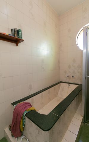 Casa à venda com 420m², 4 quartos e 4 vagas Casa à venda com 420m², 4 quartos e 4 vagasBanheiro 1