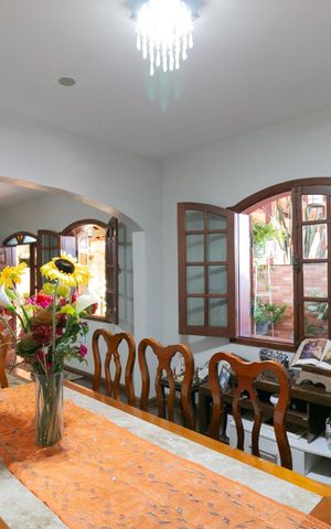 Casa à venda com 420m², 4 quartos e 4 vagas Casa à venda com 420m², 4 quartos e 4 vagasSala de Jantar