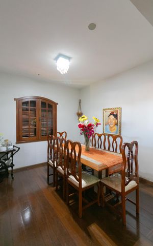 Casa à venda com 420m², 4 quartos e 4 vagas Casa à venda com 420m², 4 quartos e 4 vagasSala de Jantar