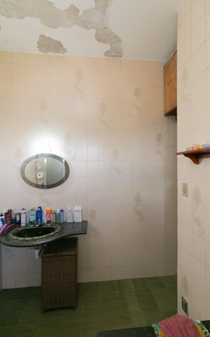 Casa à venda com 420m², 4 quartos e 4 vagas Casa à venda com 420m², 4 quartos e 4 vagasBanheiro 1