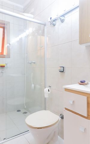 Casa de condomínio à venda com 200m², 3 quartos e 3 vagas Casa de condomínio à venda com 200m², 3 quartos e 3 vagasBanheiro