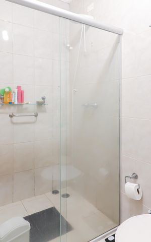Casa de condomínio à venda com 200m², 3 quartos e 3 vagas Casa de condomínio à venda com 200m², 3 quartos e 3 vagasBanheiro da Suite