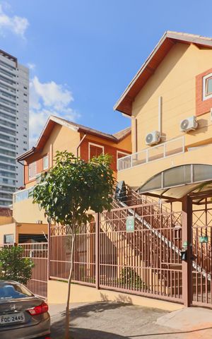 Casa de condomínio à venda com 200m², 3 quartos e 3 vagas Casa de condomínio à venda com 200m², 3 quartos e 3 vagasFachada