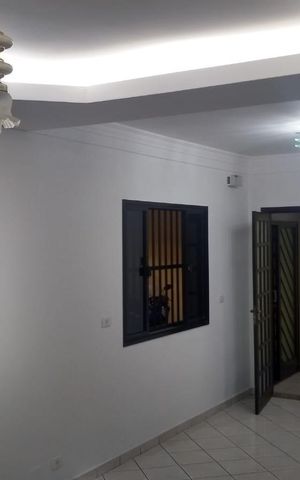 Casa à venda com 145m², 3 quartos e 3 vagas Casa à venda com 145m², 3 quartos e 3 vagasSala