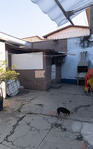 Casa à venda com 200m², 4 quartos e 3 vagas Casa à venda com 200m², 4 quartos e 3 vagasQuintal