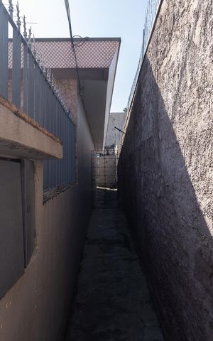 Casa à venda com 200m², 4 quartos e 3 vagas Casa à venda com 200m², 4 quartos e 3 vagasCorredor da casa dos fundos
