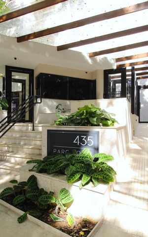 Apartamento à venda com 103m², 3 quartos e 2 vagasFachada e Portaria