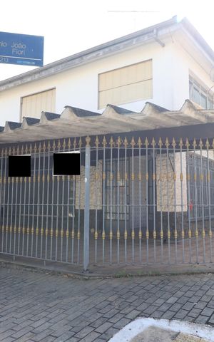 Casa para alugar com 319m², 5 quartos e 5 vagasFachada