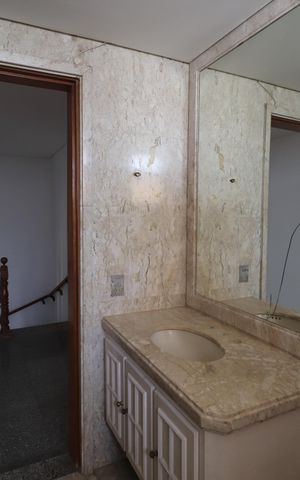 Casa para alugar com 319m², 5 quartos e 5 vagasBanheiro Social