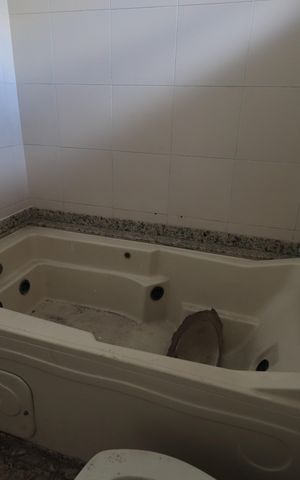 Casa para alugar com 319m², 5 quartos e 5 vagasBanheiro da Suíte 2