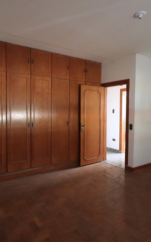 Casa para alugar com 319m², 5 quartos e 5 vagasQuarto 1