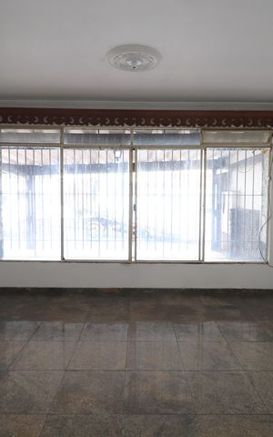 Casa para alugar com 319m², 5 quartos e 5 vagasSala