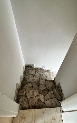Casa à venda com 250m², 4 quartos e 3 vagasEscada