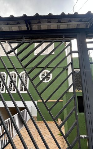Casa à venda com 250m², 4 quartos e 3 vagasFachada