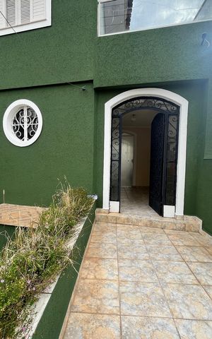 Casa à venda com 250m², 4 quartos e 3 vagasFachada