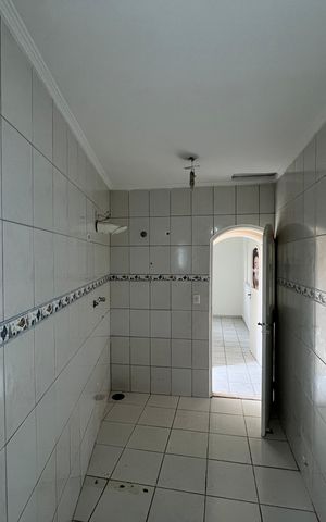 Casa à venda com 250m², 4 quartos e 3 vagasBanheiro