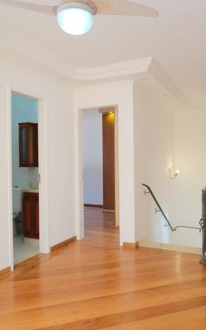 Casa de condomínio à venda com 290m², 5 quartos e 4 vagasHall dos Quartos