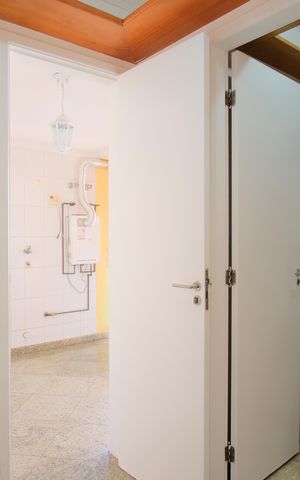 Casa de condomínio à venda com 290m², 5 quartos e 4 vagasQuarto de Serviço