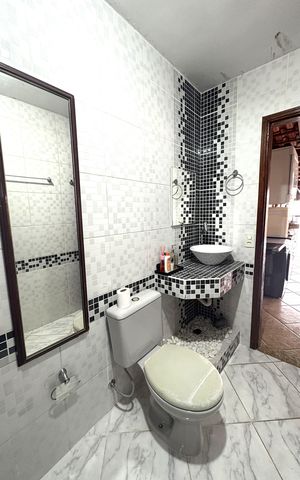 Casa à venda com 330m², 3 quartos e 3 vagasBanheiro de Serviço