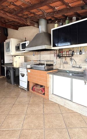 Casa à venda com 330m², 3 quartos e 3 vagasChurrasqueira e Área de Serviço
