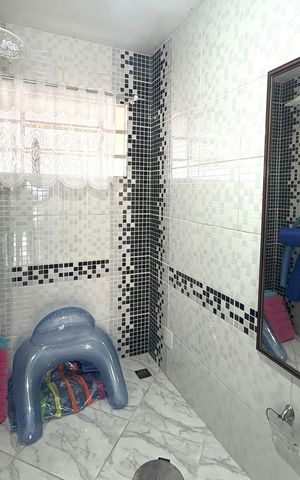 Casa à venda com 330m², 3 quartos e 3 vagasBanheiro de Serviço