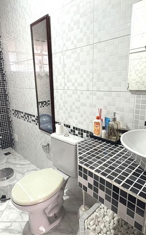 Casa à venda com 330m², 3 quartos e 3 vagasBanheiro de Serviço