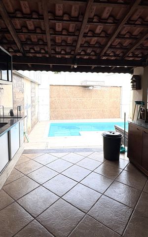 Casa à venda com 330m², 3 quartos e 3 vagasChurrasqueira e Área de Serviço
