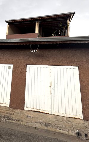 Casa à venda com 330m², 3 quartos e 3 vagasFachada
