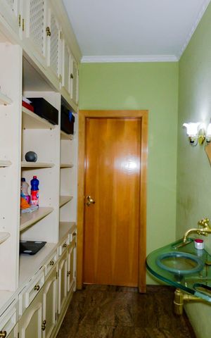 Casa à venda com 600m², 4 quartos e 12 vagas Casa à venda com 600m², 4 quartos e 12 vagasLavabo
