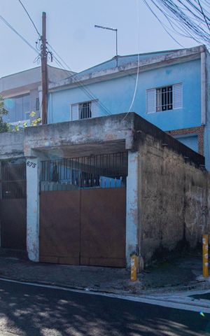 Casa à venda com 100m², 2 quartos e 1 vaga Casa à venda com 100m², 2 quartos e 1 vagaFachada