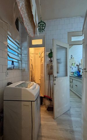 Apartamento à venda com 130m², 3 quartos e 1 vagaÁrea de Serviço