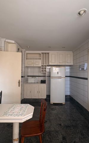 Apartamento à venda com 250m², 4 quartos e 2 vagas Apartamento à venda com 250m², 4 quartos e 2 vagasCozinha