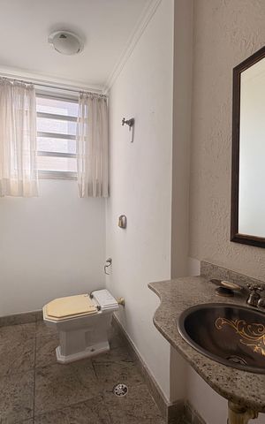 Apartamento à venda com 250m², 4 quartos e 2 vagas Apartamento à venda com 250m², 4 quartos e 2 vagasLavabo da Sala