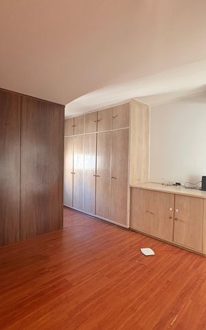 Apartamento à venda com 250m², 4 quartos e 2 vagas Apartamento à venda com 250m², 4 quartos e 2 vagasSuíte 2