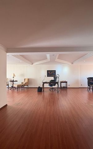 Apartamento à venda com 250m², 4 quartos e 2 vagas Apartamento à venda com 250m², 4 quartos e 2 vagasSala