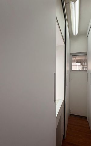 Apartamento à venda com 250m², 4 quartos e 2 vagas Apartamento à venda com 250m², 4 quartos e 2 vagasCloset da suíte 2