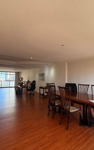 Apartamento à venda com 250m², 4 quartos e 2 vagas Apartamento à venda com 250m², 4 quartos e 2 vagasSala