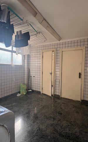 Apartamento à venda com 250m², 4 quartos e 2 vagas Apartamento à venda com 250m², 4 quartos e 2 vagasÁrea de Serviço