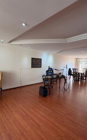 Apartamento à venda com 250m², 4 quartos e 2 vagas Apartamento à venda com 250m², 4 quartos e 2 vagasSala