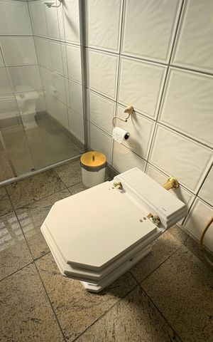 Apartamento à venda com 250m², 4 quartos e 2 vagas Apartamento à venda com 250m², 4 quartos e 2 vagasBanheiro da Suíte 2