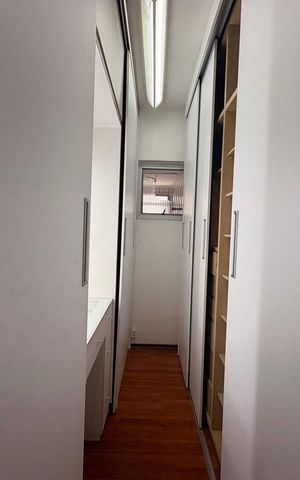 Apartamento à venda com 250m², 4 quartos e 2 vagas Apartamento à venda com 250m², 4 quartos e 2 vagasCloset da suíte 2
