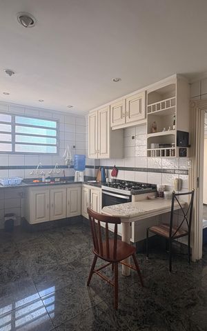 Apartamento à venda com 250m², 4 quartos e 2 vagas Apartamento à venda com 250m², 4 quartos e 2 vagasCozinha