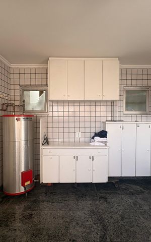 Apartamento à venda com 250m², 4 quartos e 2 vagas Apartamento à venda com 250m², 4 quartos e 2 vagasÁrea de Serviço
