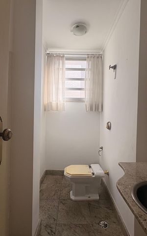 Apartamento à venda com 250m², 4 quartos e 2 vagas Apartamento à venda com 250m², 4 quartos e 2 vagasLavabo da Sala